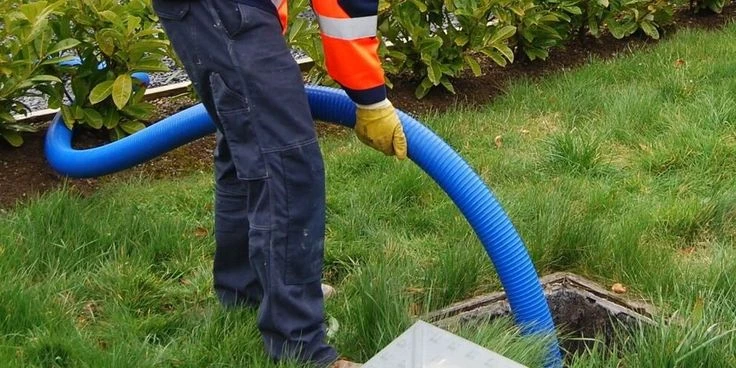 Caminhão limpa fossa e equipamentos de desentupimento